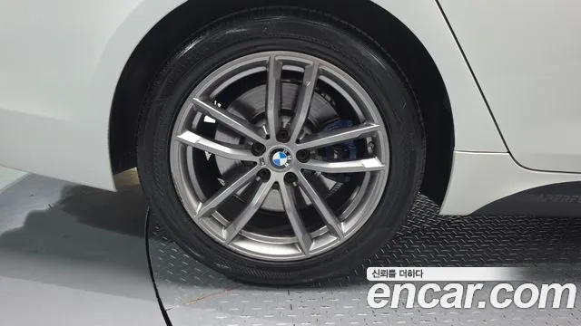 BMW 5-Series 2017 thumb 5