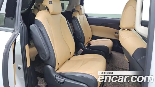 Kia Carnival 2023 thumb 10