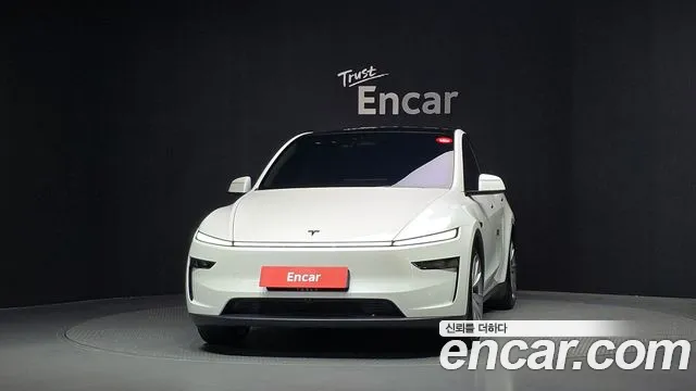 Tesla Model Y 2025 thumb 3