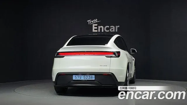 Tesla Model Y 2025 thumb 4