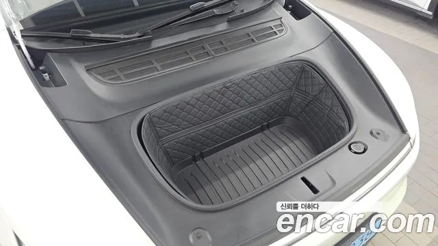 Tesla Model Y 2025 thumb 6