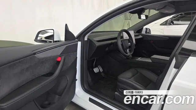 Tesla Model Y 2025 thumb 10