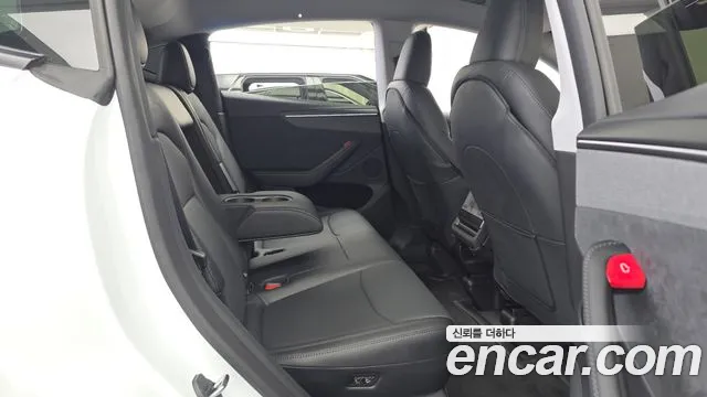 Tesla Model Y 2025 thumb 12