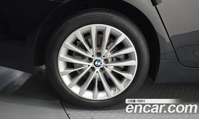 BMW 5-Series 2023 thumb 5