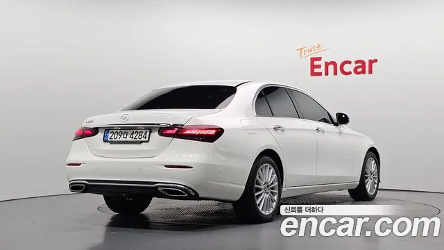 Mercedes-Benz E-Класс 2022 thumb 2