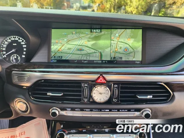 Genesis G90 2017 thumb 10
