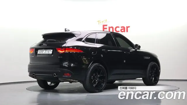 Jaguar F-Pace 2017 thumb 2