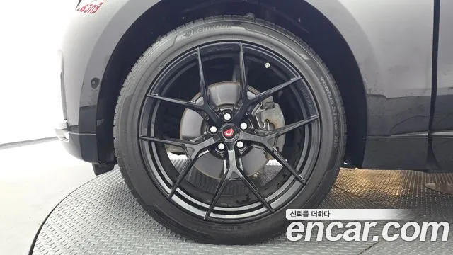 Jaguar F-Pace 2017 thumb 5