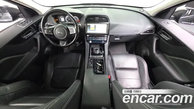 Jaguar F-Pace 2017 thumb 7