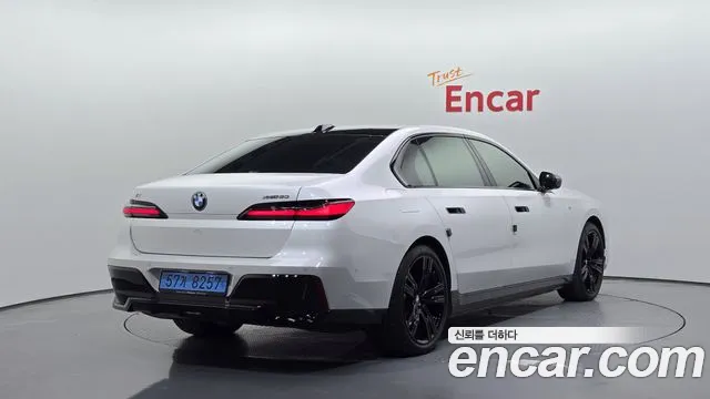 BMW i7 2025 thumb 2