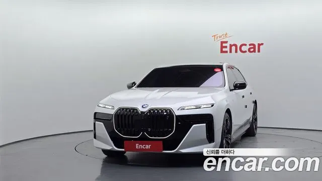 BMW i7 2025 thumb 3