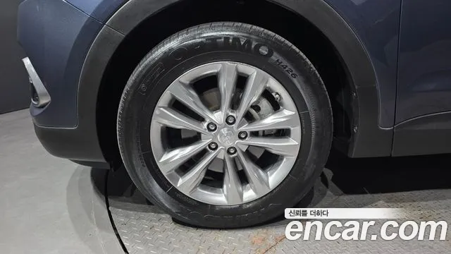 Hyundai Santa Fe 2017 thumb 5
