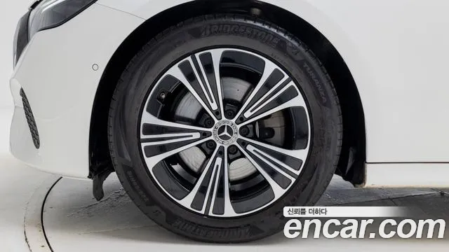 Mercedes-Benz E-Класс 2025 thumb 5