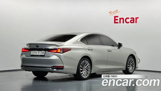 Lexus ES 2018 thumb 2