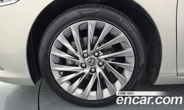 Lexus ES 2018 thumb 5