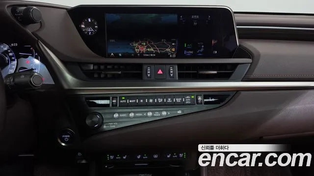Lexus ES 2018 thumb 12