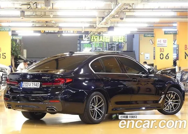 BMW 5-Series 2022 thumb 2