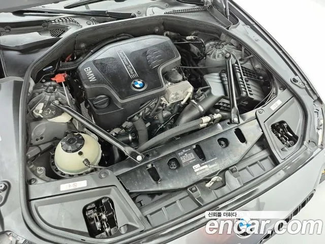 BMW 5-Series 2013 thumb 6