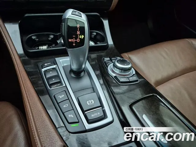 BMW 5-Series 2013 thumb 8