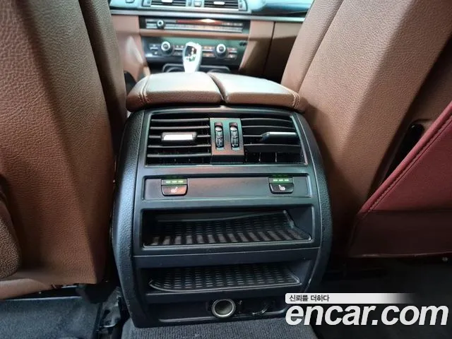 BMW 5-Series 2013 thumb 9