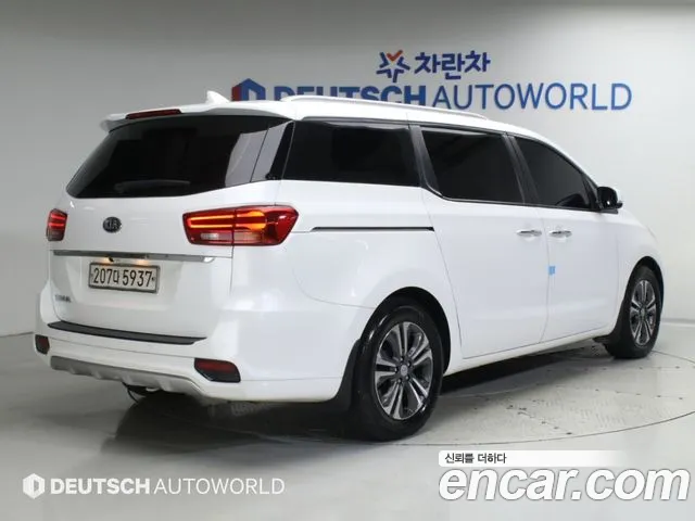 Kia Carnival 2018 thumb 2