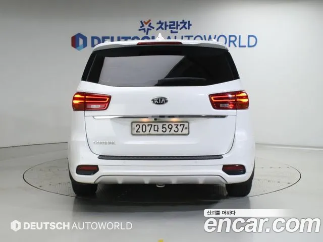 Kia Carnival 2018 thumb 4