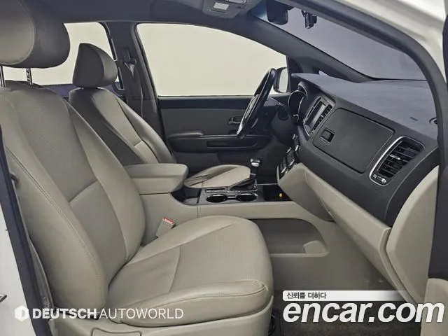 Kia Carnival 2018 thumb 10