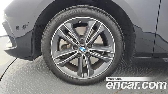 BMW 1-Series 2023 thumb 5