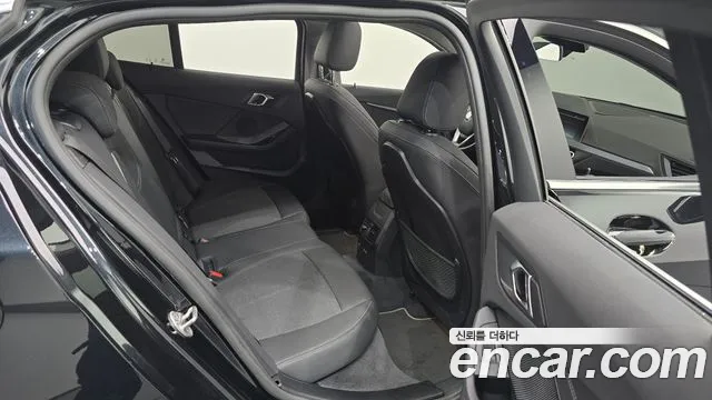 BMW 1-Series 2023 thumb 11