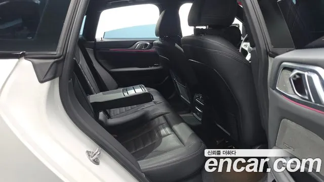 BMW 4-Series 2023 thumb 12