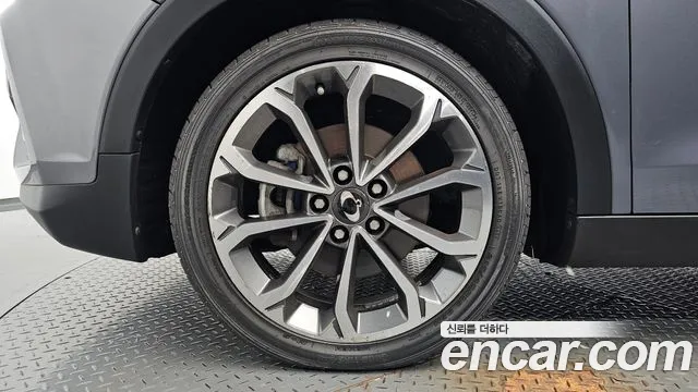KG_Mobility_Ssangyong TIBOLI 2018 thumb 5