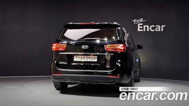 Kia Carnival 2018 thumb 4