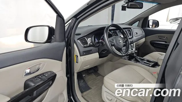 Kia Carnival 2018 thumb 10