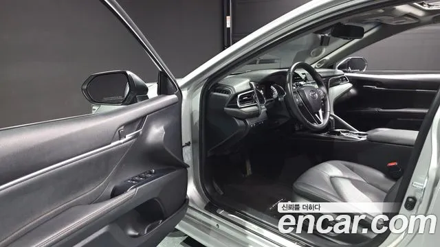 Toyota Camry 2017 thumb 10