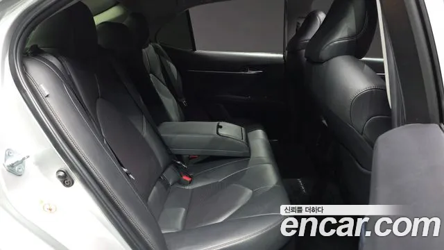 Toyota Camry 2017 thumb 12