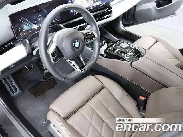 BMW 5-Series 2024 thumb 7