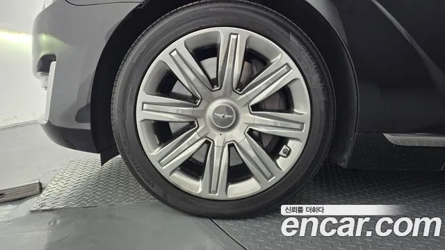 Genesis G90 2017 thumb 4