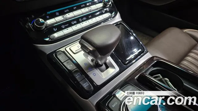 Genesis G90 2017 thumb 8