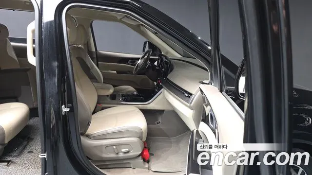 Kia Carnival 2021 thumb 11