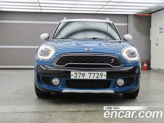MINI Countryman 2018 thumb 2