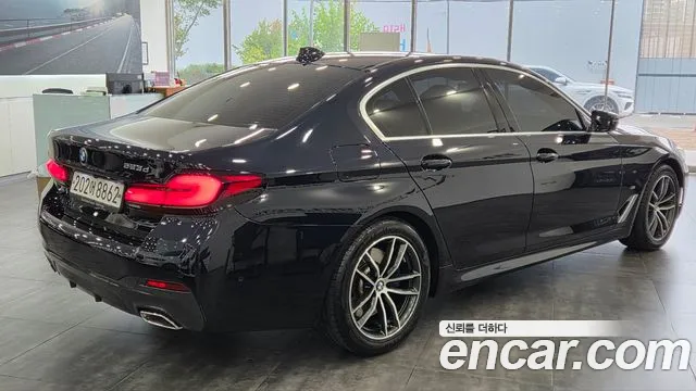 BMW 5-Series 2023 thumb 2