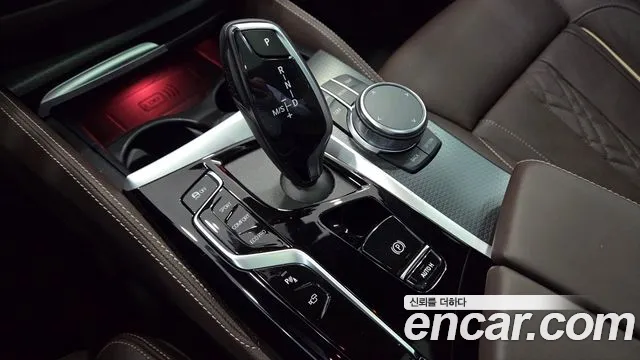 BMW 5-Series 2023 thumb 9