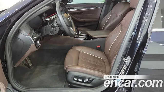 BMW 5-Series 2023 thumb 10