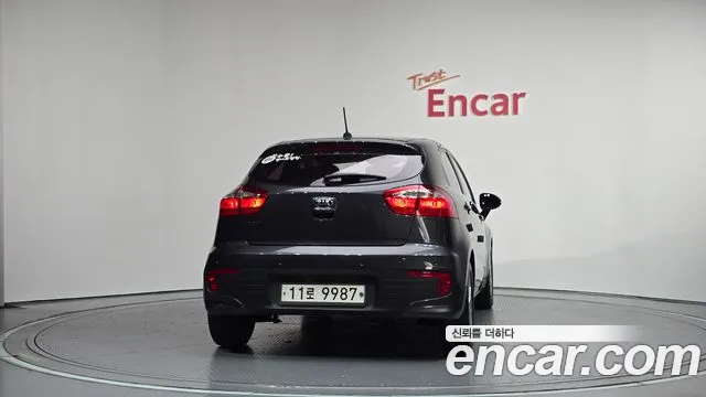 Kia Pride 2015 thumb 4