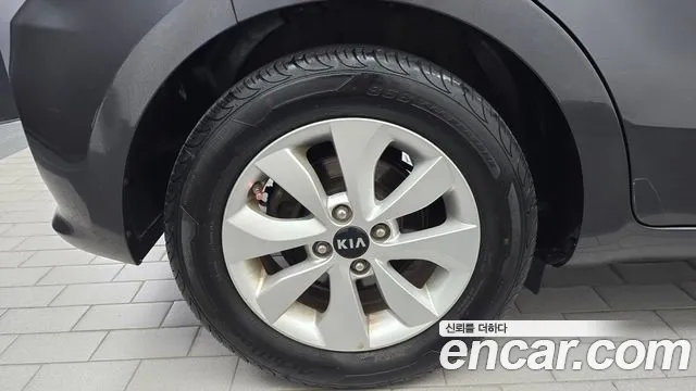 Kia Pride 2015 thumb 5