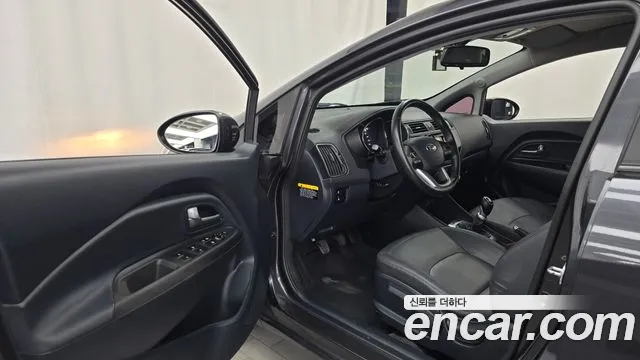 Kia Pride 2015 thumb 10