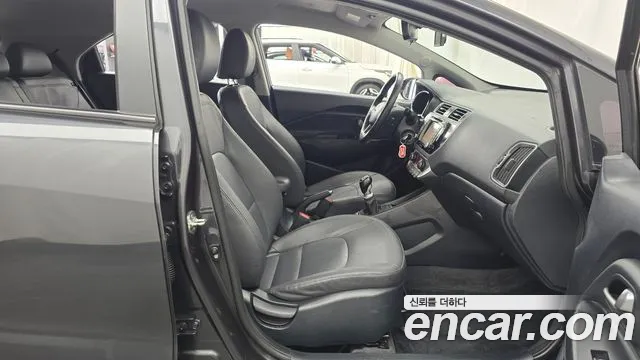 Kia Pride 2015 thumb 11
