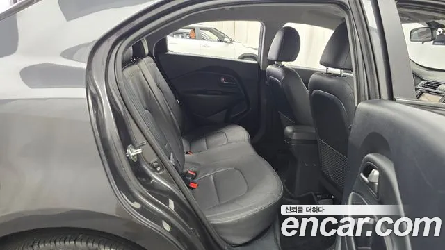 Kia Pride 2015 thumb 12