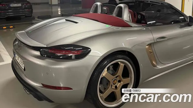 Porsche Cayman 2021 thumb 2
