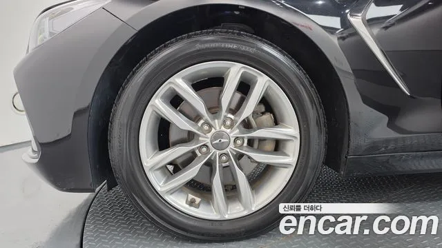 Genesis G70 2018 thumb 5